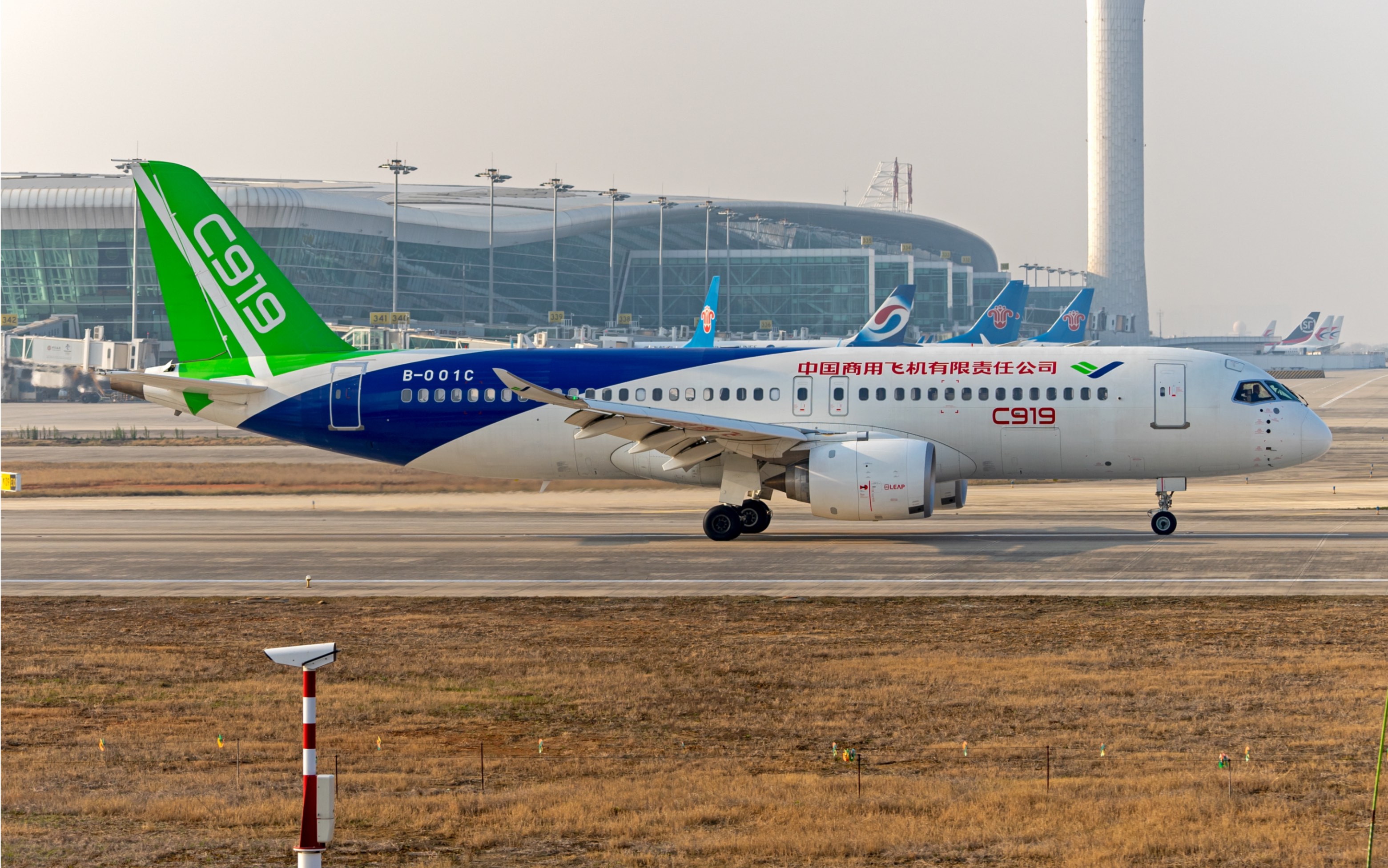 中国商飞c919首飞武汉天河机场