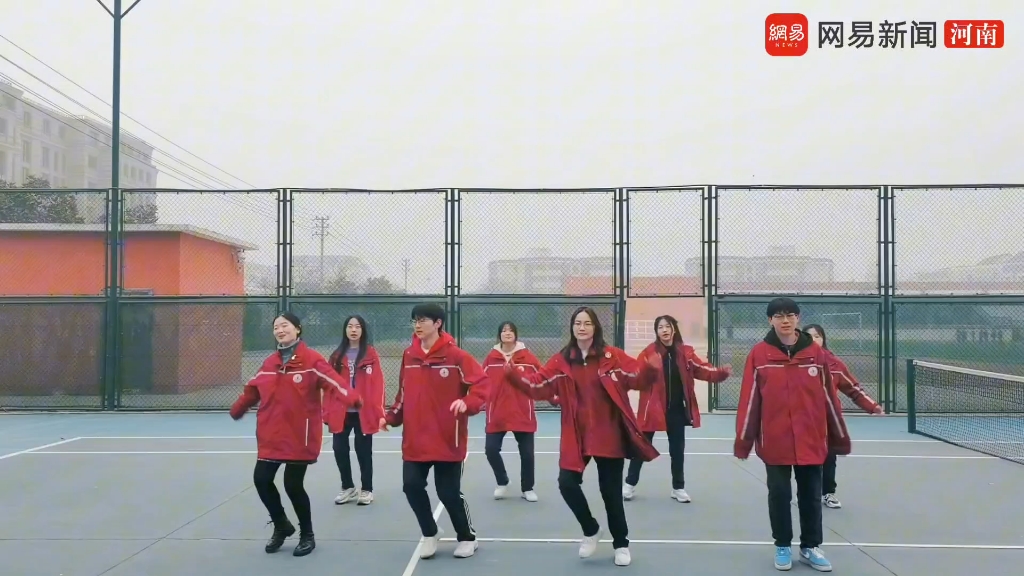 郑州市郑东新区外国语中学:去岁千般皆如愿,今年万事定称心.