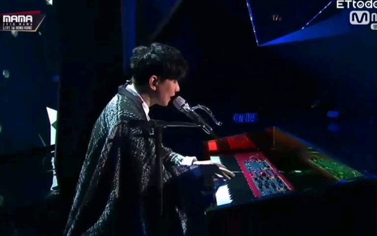 【2018MAMA】林俊杰+金钟国精彩表演，果然行走的CD，好稳   老林冲鸭！