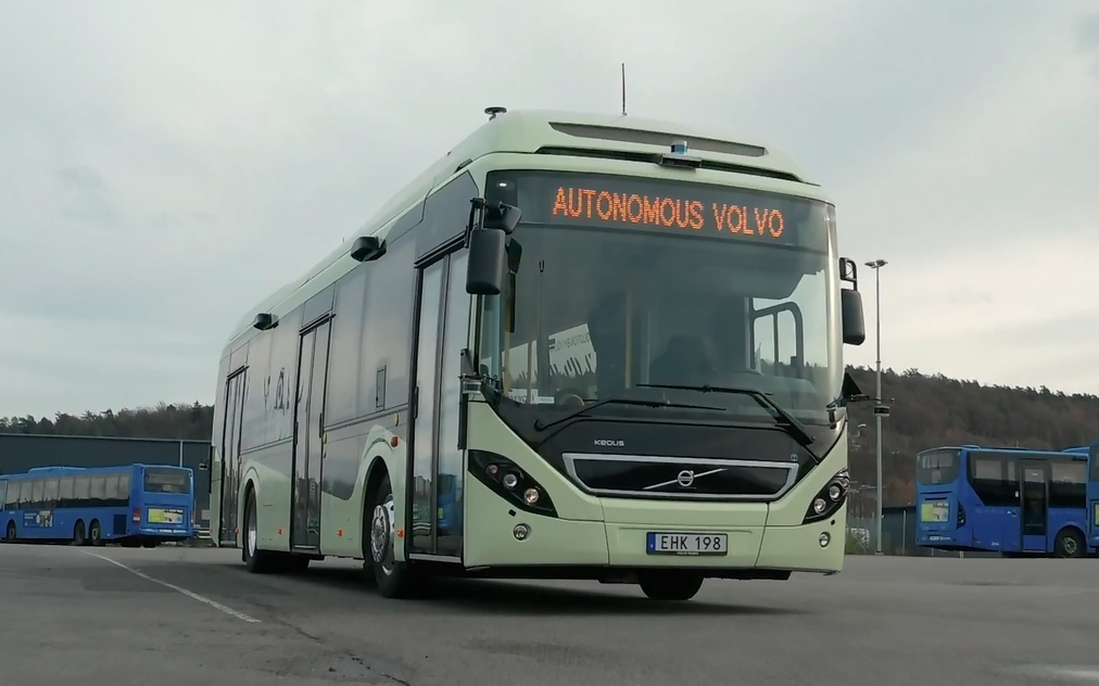 【volvo bus】沃尔沃客车现场演示自动驾驶巴士在停车场的运作