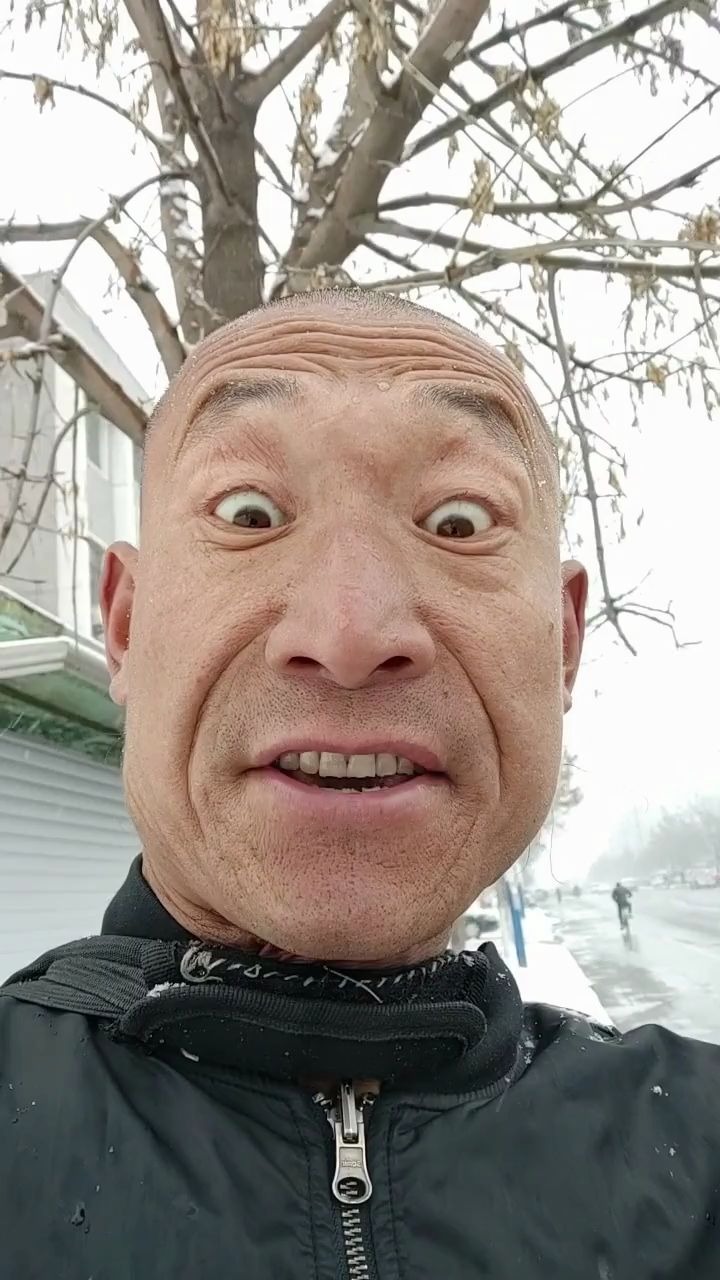 抖音快手沙雕视频奥利给大雪中作诗