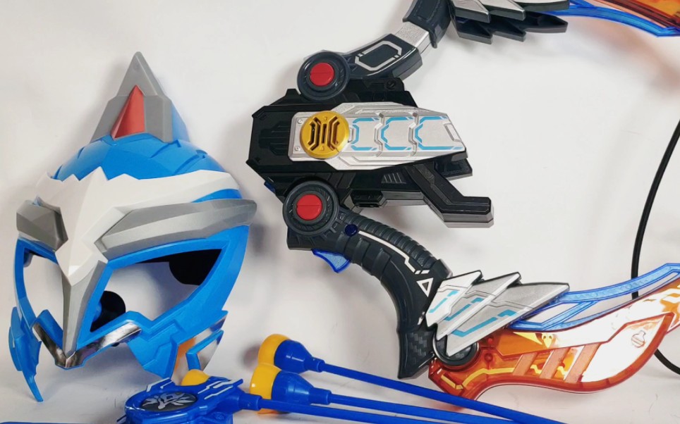 【测评】铠甲勇士鹰帅升级版冰羽超雳弓套装!