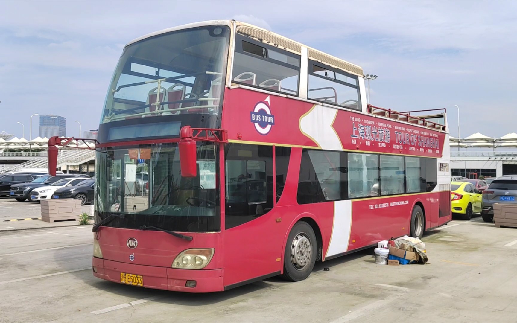 【上海观光旅游】偶遇报废的敞篷观光车