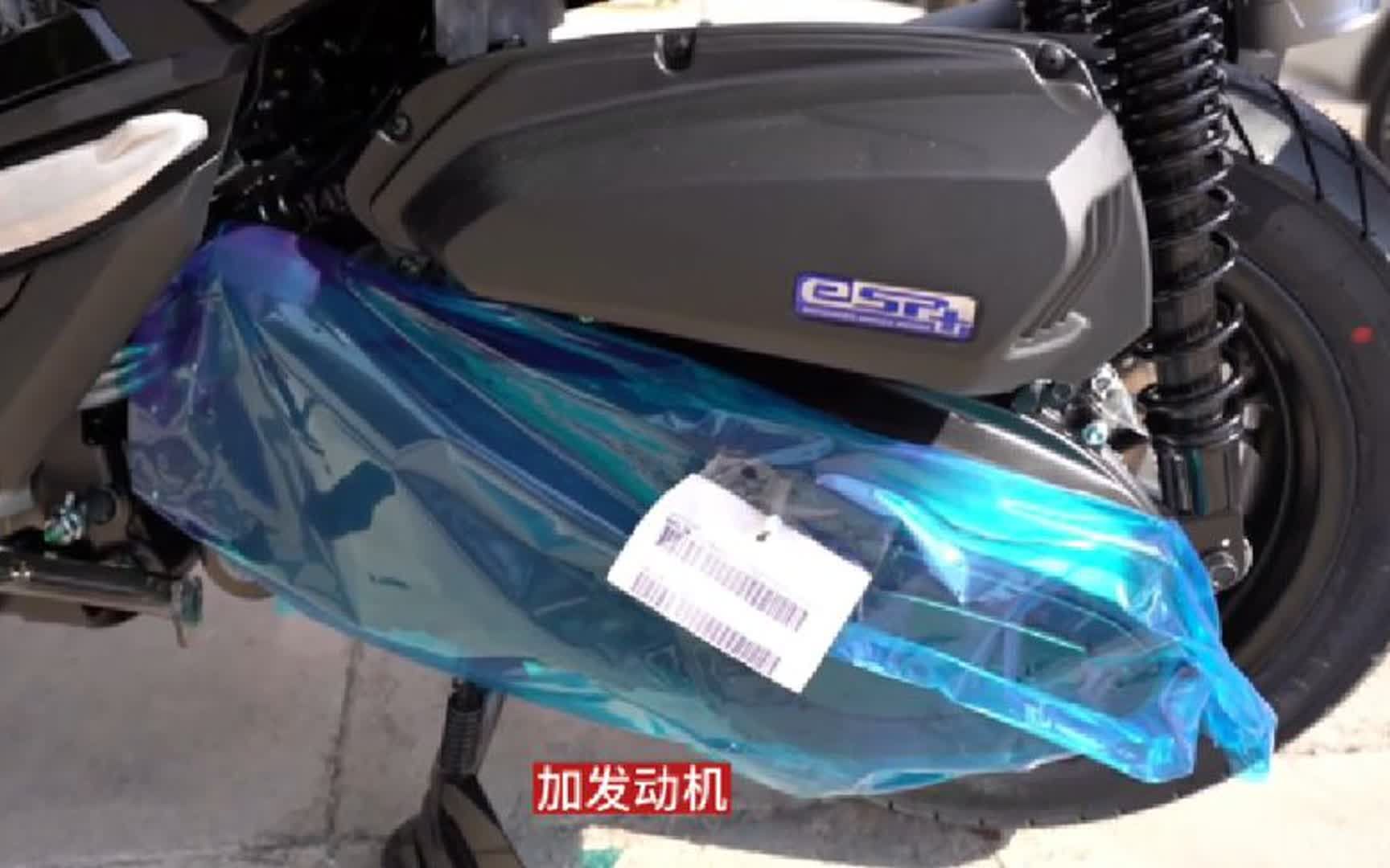 本田2023款adv350踏板车,外观更犀利,配abs,强劲动力,油耗3.