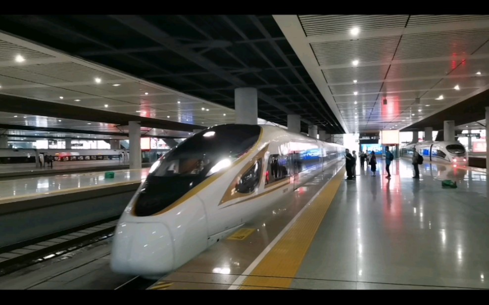 复兴号cr400bf进站太原南站