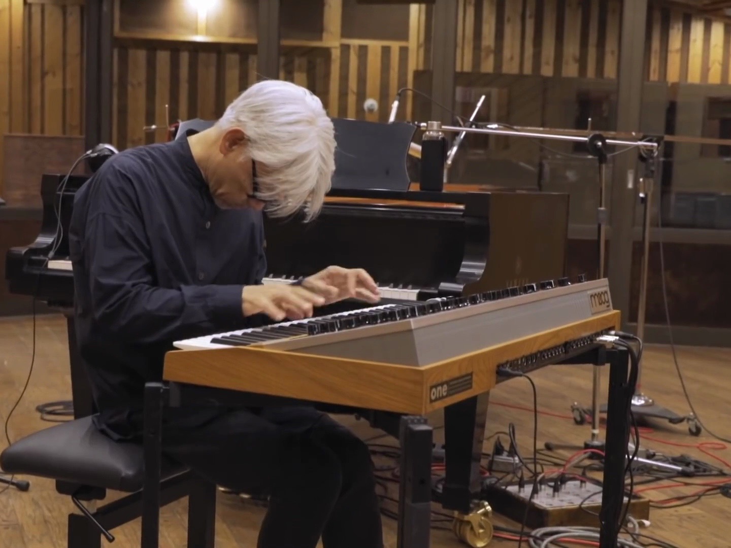 Moog试听|坂本龙一Moog One演奏哔哩哔哩bilibili