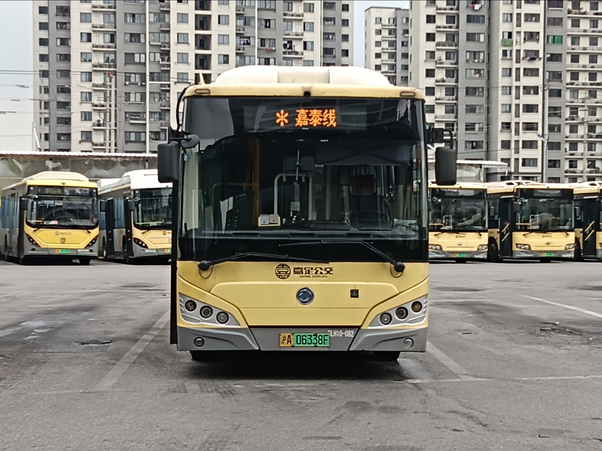 嘉泰线公交车 (slh10-082 原嘉定69路配车)