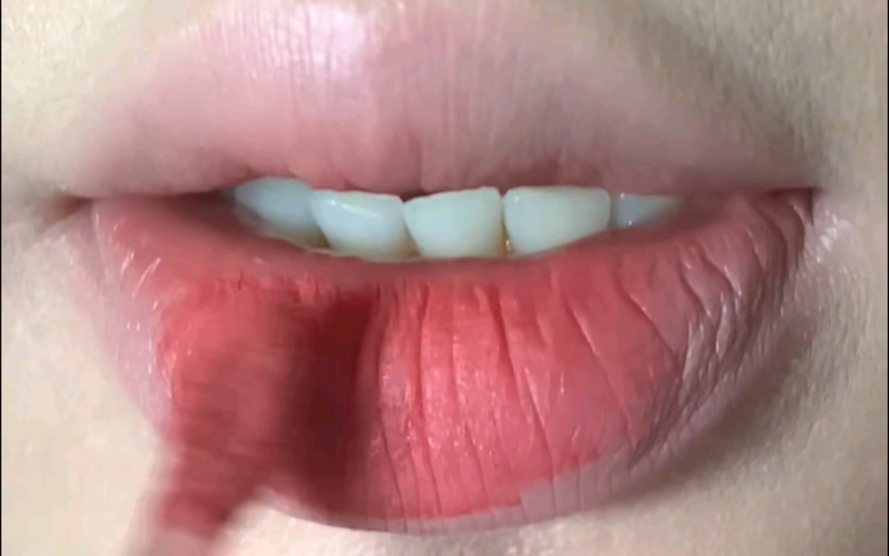 唇纹深的姐妹一定得试试!