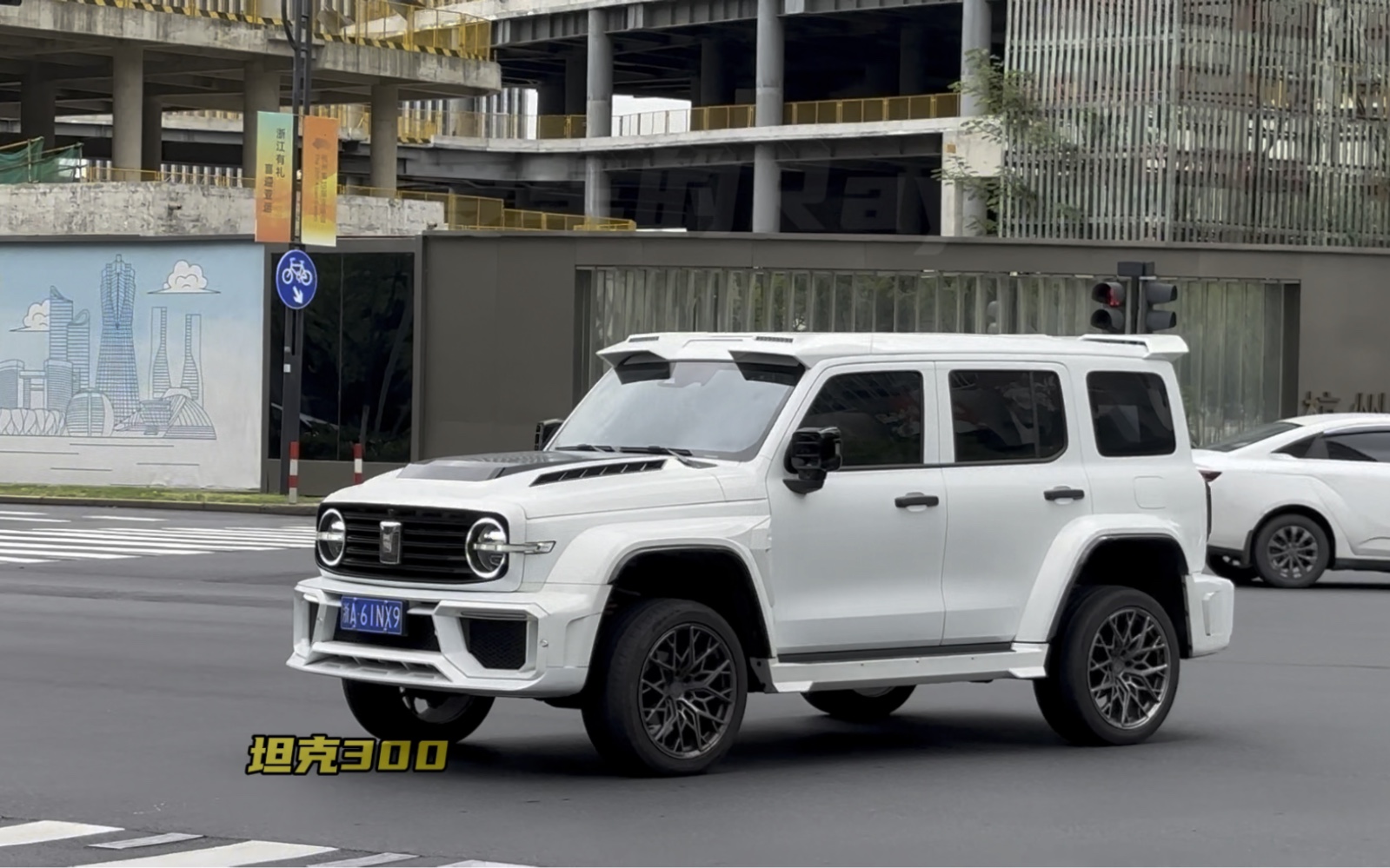 万象城汽车展832,白武士坦克300,稀有玛莎拉蒂gtmc,古思特bb版,俩奔驰