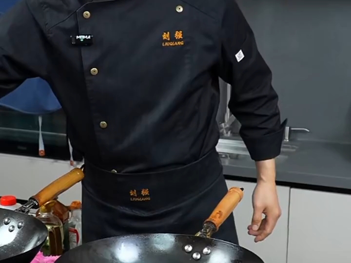 怎么做荷包蛋拌包菜？