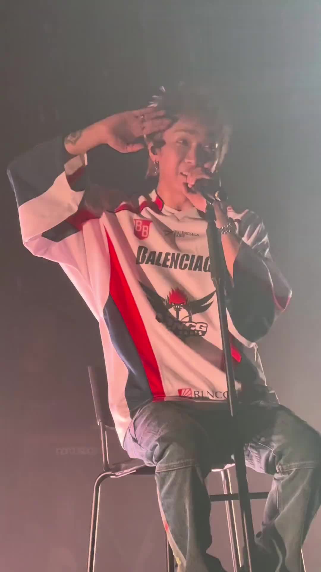 要是你在身边的话下雨也是好天气tizzytlivehouse