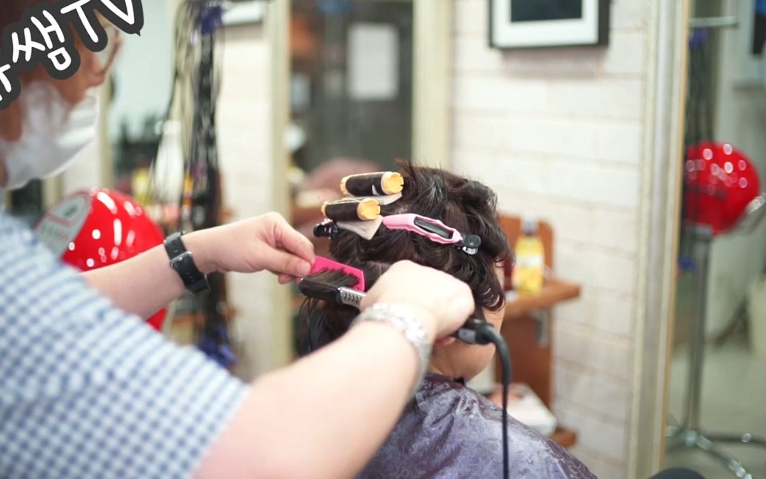 传统的杠子烫发不仅呆板时间还长,学一下电棒烫吧