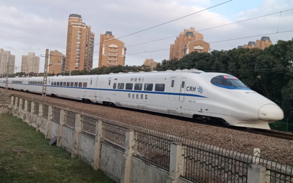 【中国铁路】动检crh2a-2010通过上海地铁莲花路站,去往上海南站