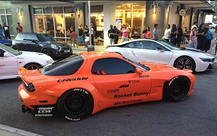 骚到扰民的骚橙色 马自达 rx-7 fd 火箭兔宽体