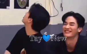 Download Video: 【TayNew】运动会结束小两口约饭 看墙点菜太真实啦