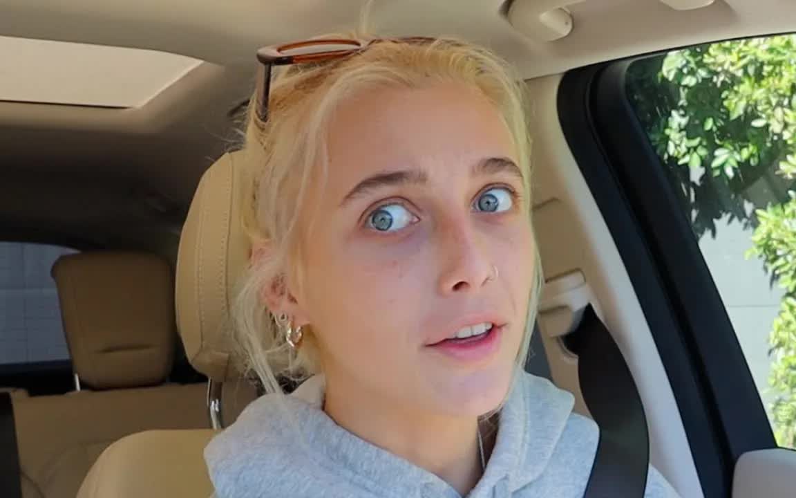 (英字)【emma chamberlain】造型大改造!猜猜我成了谁呢97