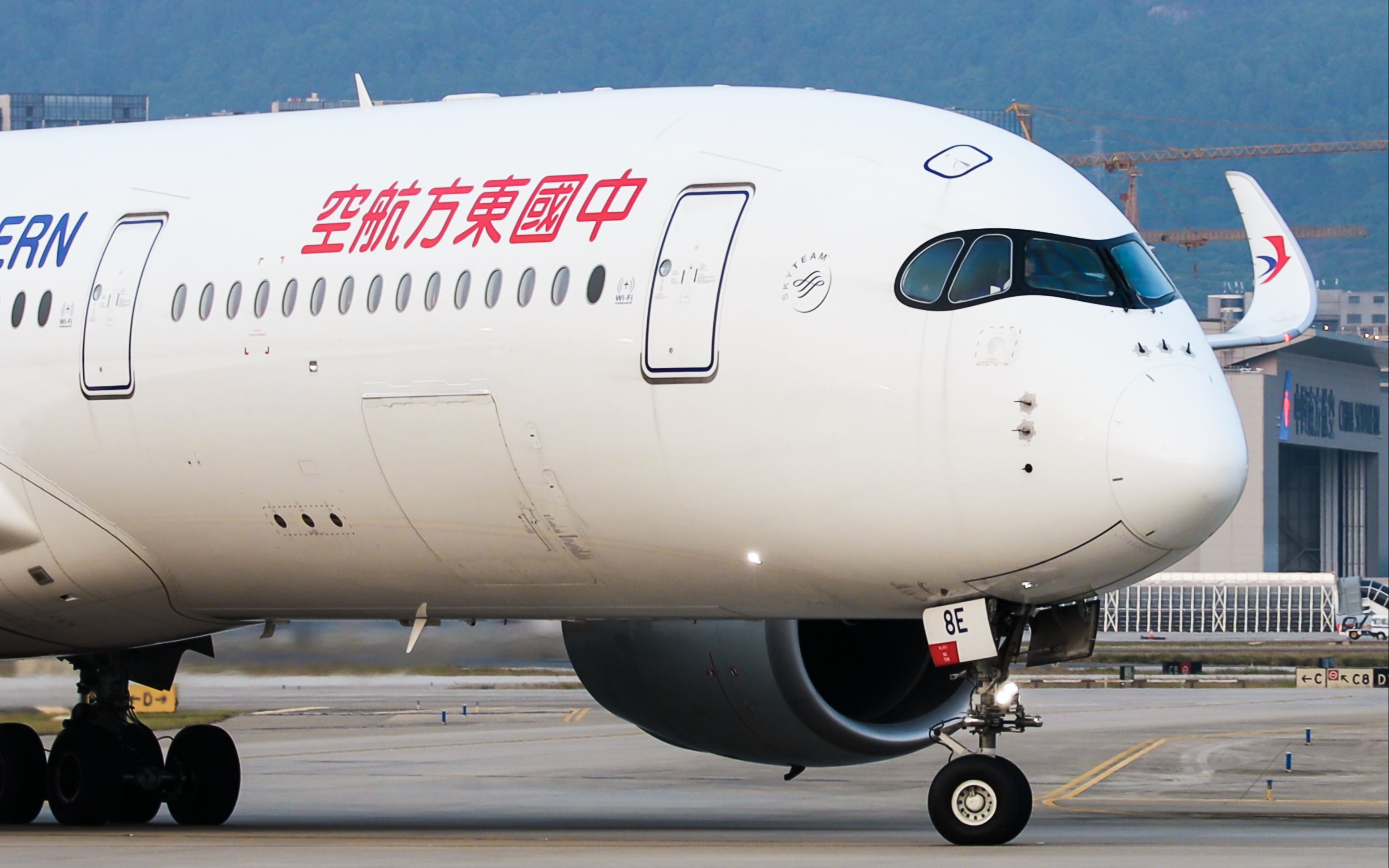 awsl 近距离拍摄墨镜侠a350xwb 太帅了