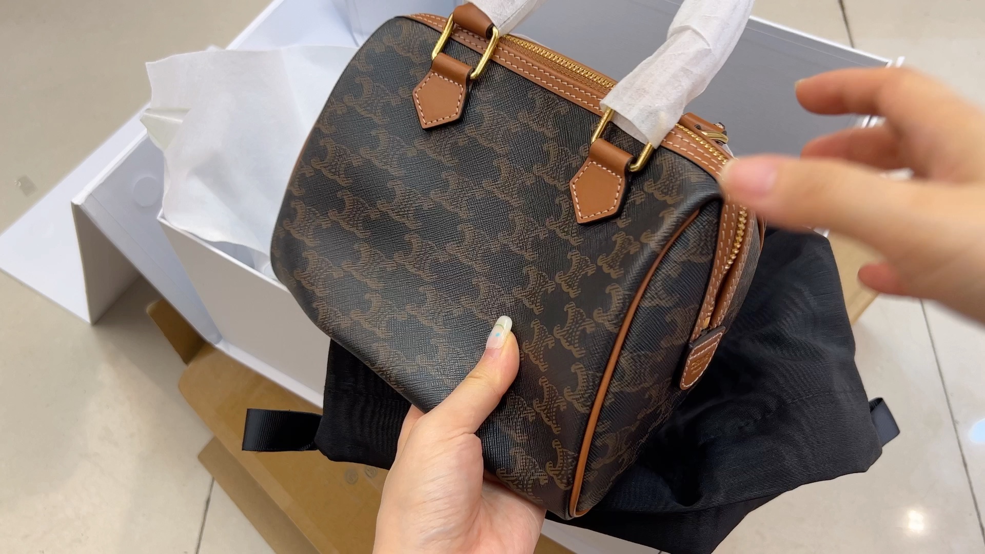 celine小号波士顿凯旋系列枕头包实拍分享