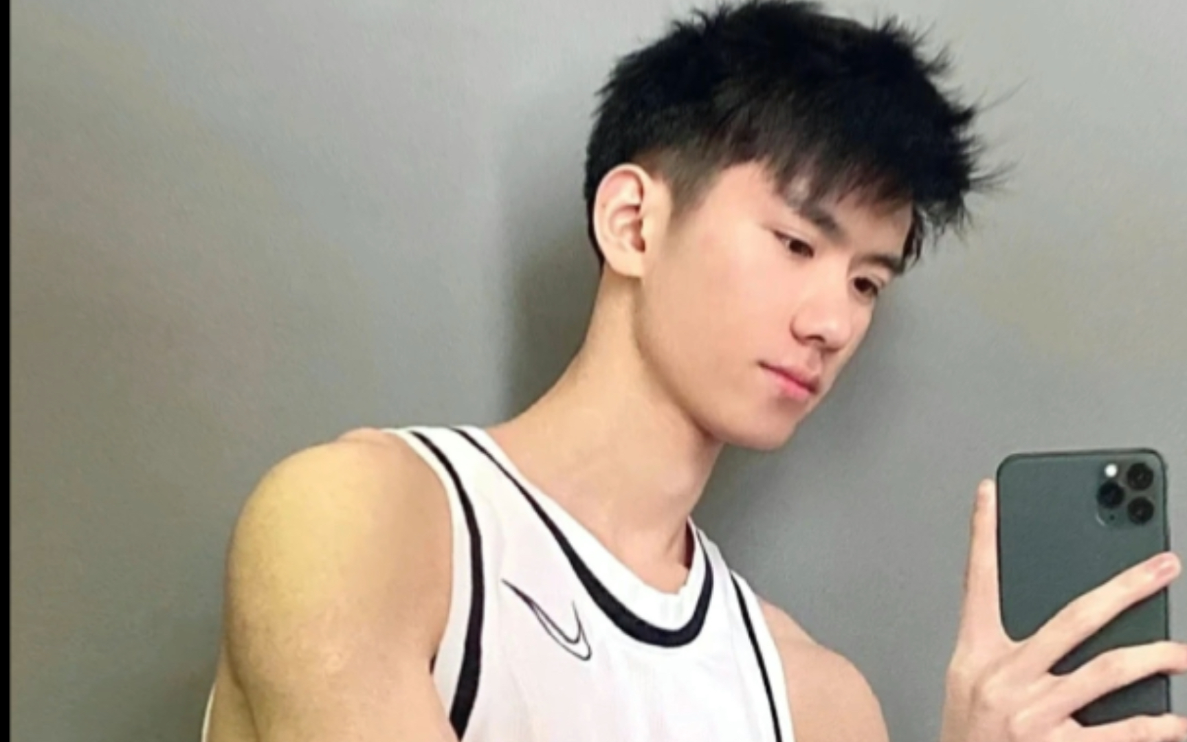 18岁薄肌小哥哥,干净清爽少年感!