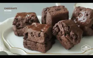 Video herunterladen: 【中字】Cooking tree | 制作巧克力碎司康 : Chocolate Chip Scone Recipe