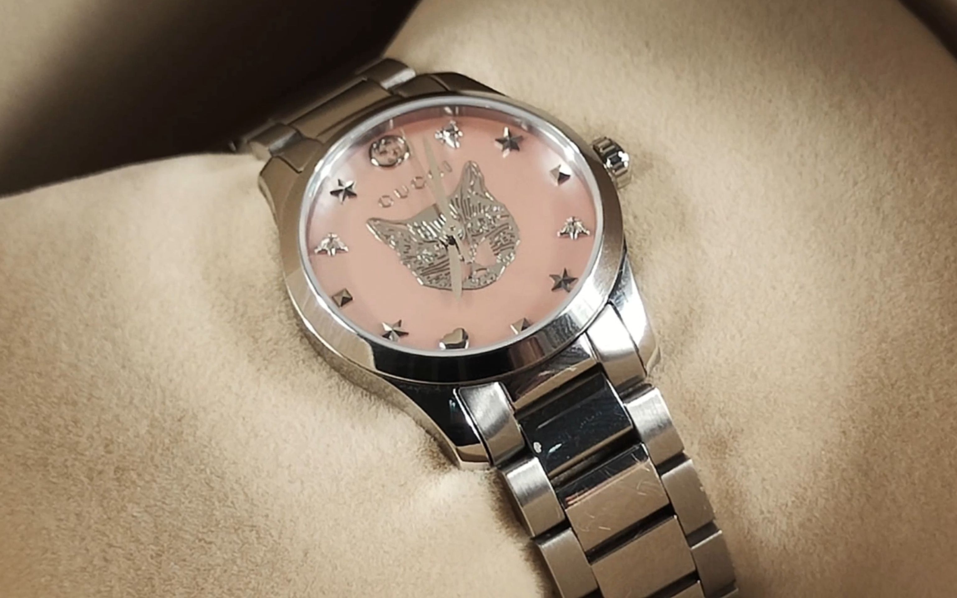 古驰gucci g-timeless系列 粉色贝母表盘 银猫头石英表