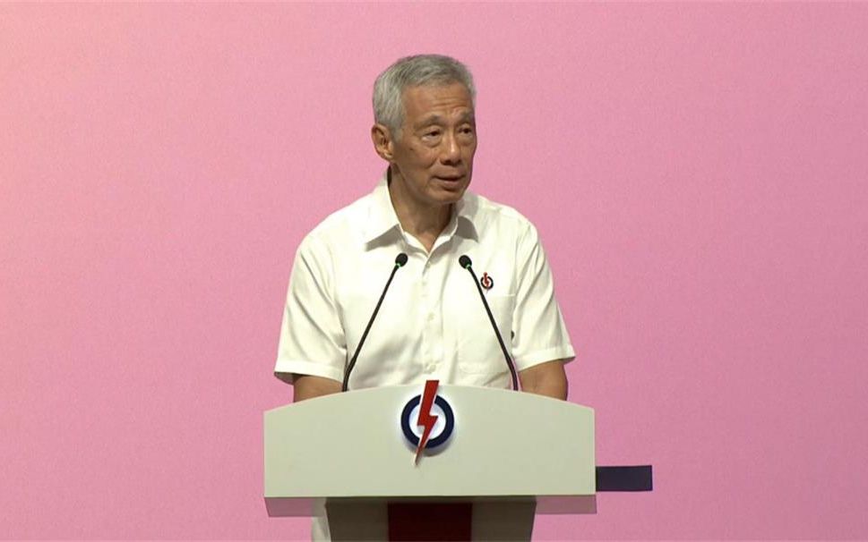 李显龙正式宣布交棒时间 强忍泪水回顾政治生涯