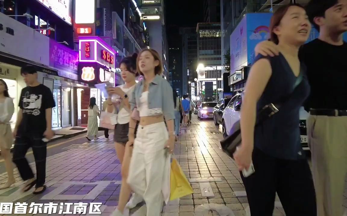 [图]街拍首尔#路人视角街拍 #街拍美女 #城市夜晚街景