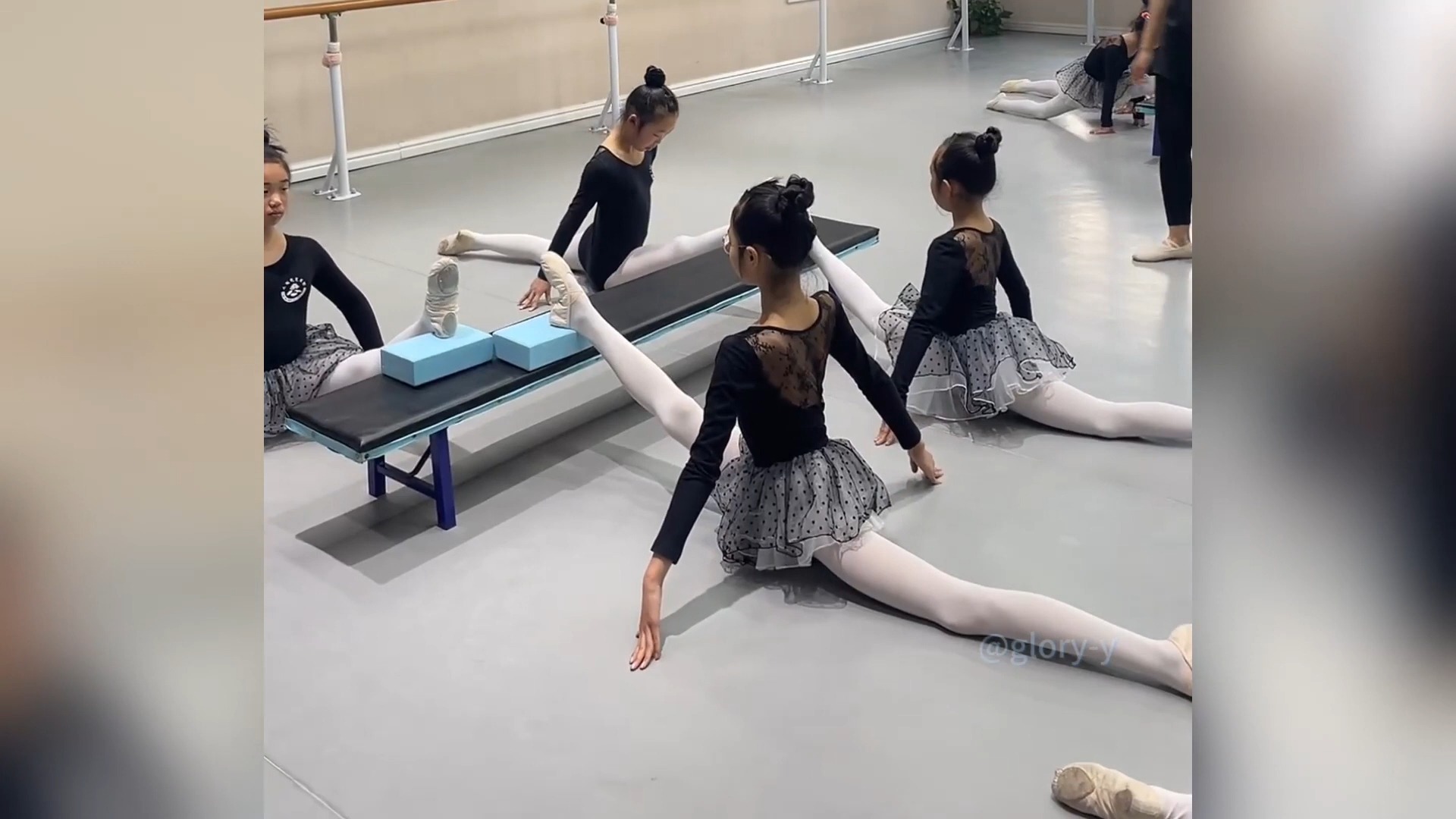 舞蹈生练功精彩瞬间3