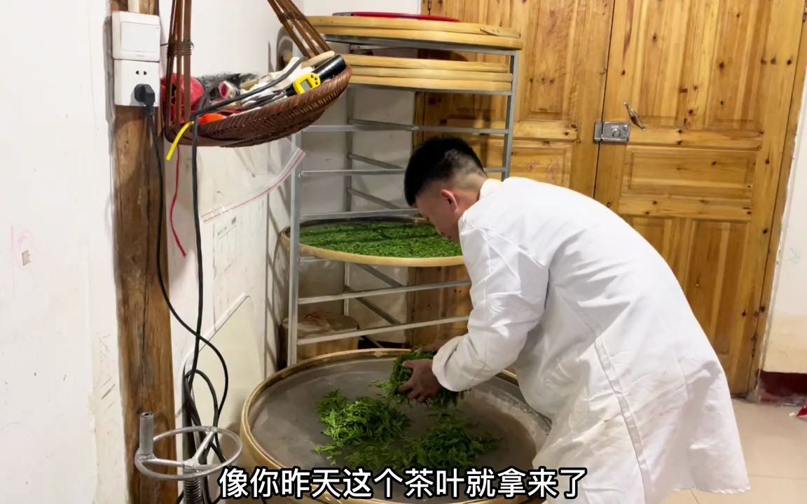 红茶制作过程你见过吗,小型机器制作茶叶,在农村也能月入过万哔哩哔哩bilibili