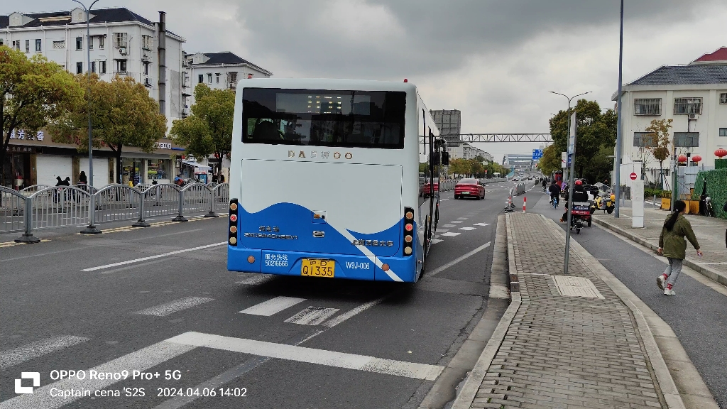 上南公交1131路(w9j-006)长清路成山路站出站视频(往