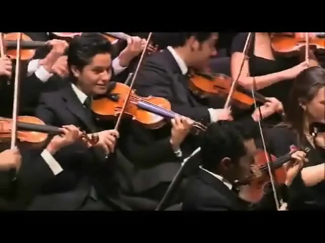 [图]曼波舞曲-杜达梅尔-西蒙.波利瓦尔 Mambo! • New Year's Eve Concert 2007 from Caracas