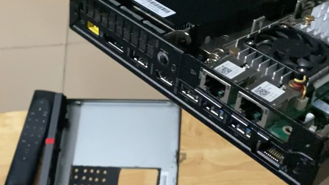 一台开盖的软路由联想m720q