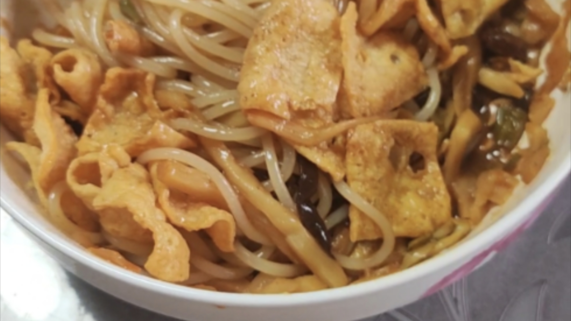 今天给大家整个干拌螺蛳粉