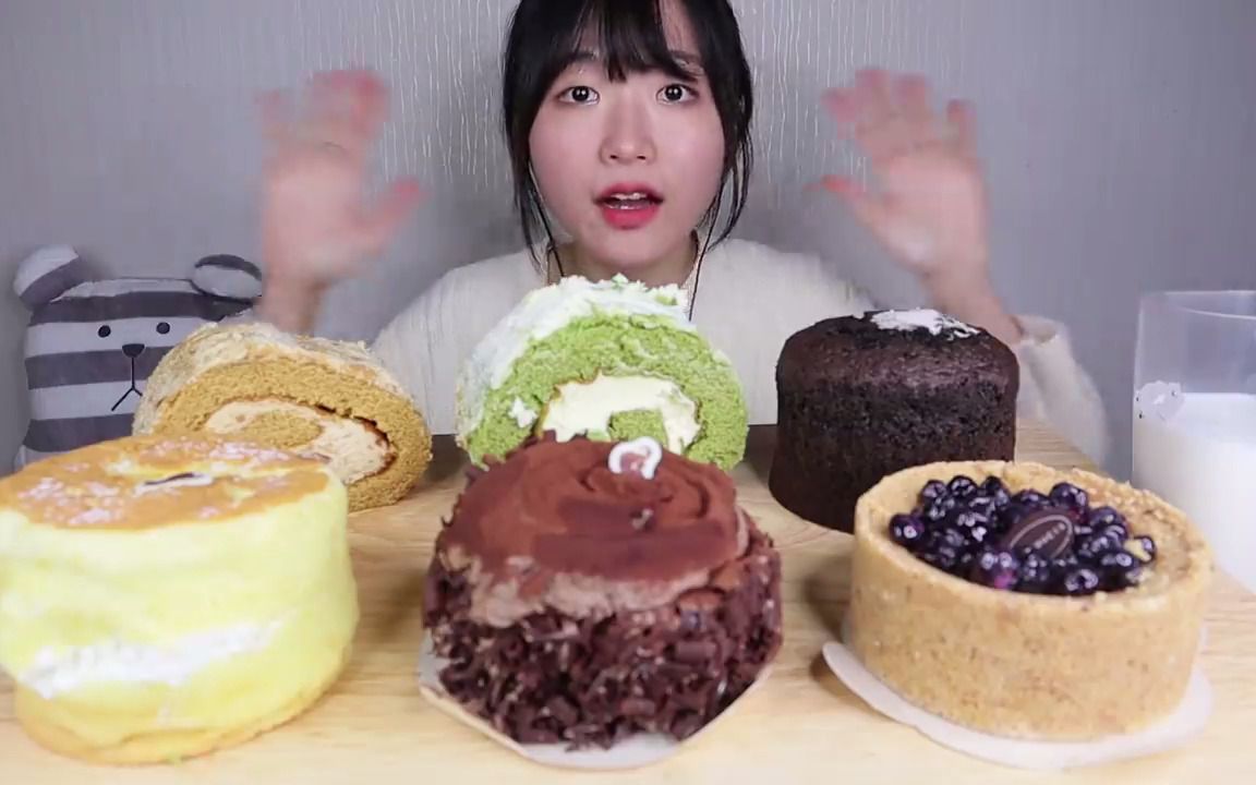 星巴克济州鲜奶油卷和蛋糕甜点吃播