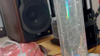 Video herunterladen: 双D5水泵纯铜串联泵盖噪音测试VPP755