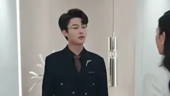 女人只是和同事开会，不料丈夫找上门误会了