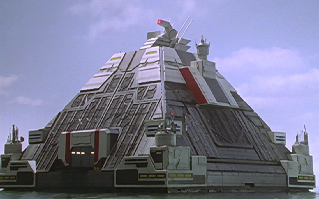 迪迦奥特曼,不同拍摄角度下的胜利队guts基地