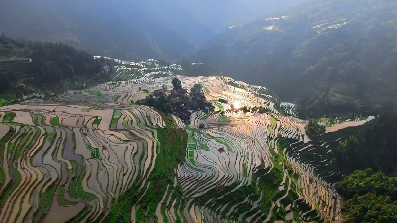 [图]5月2日，加榜梯田景区将开园迎客，绝美农耕文化震撼来袭！景区实行试运营3个月免门票入园，并以“感悟中华文化，享受美好旅程”为主题开展丰富多彩的活动。