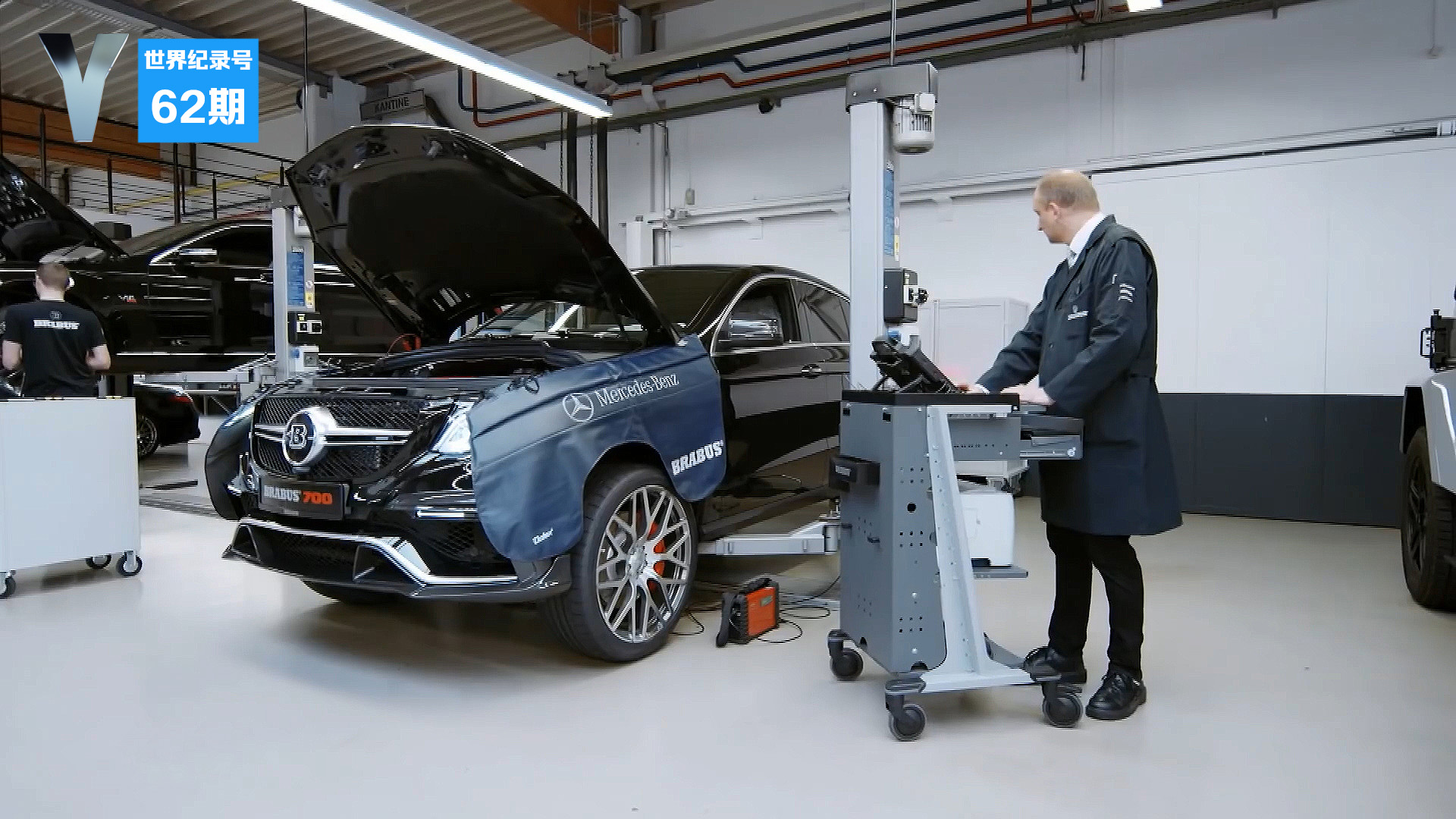 奔驰最大的改装车间,改造一套轮胎13w,将500马力升级到900_哔哩哔哩