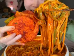 Tải video: 黏糊麻辣烫配上炸串夹饼，吃的我太爽了