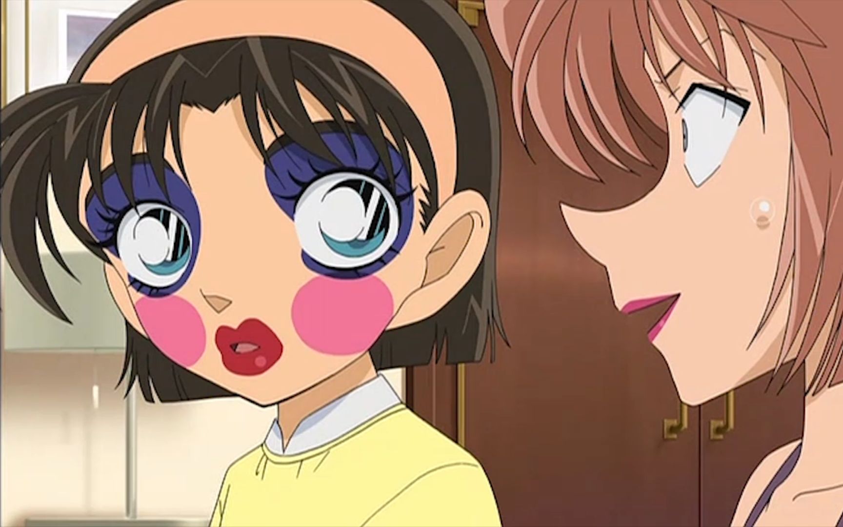 步美和小哀化妆秀步美你看我美吗