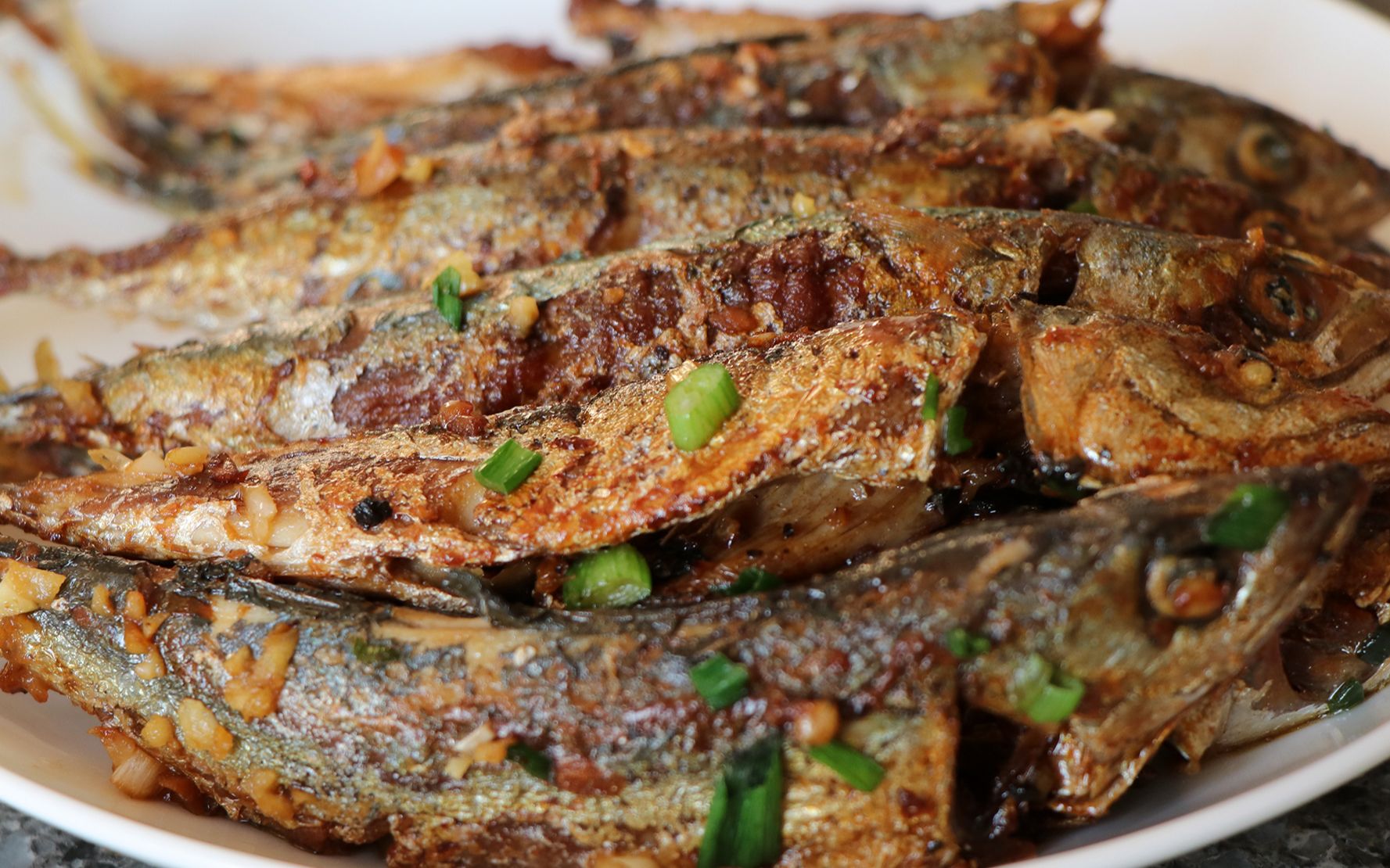 豉油皇煎焗青占鱼,出锅外香里嫩,特别适合懒人做的菜