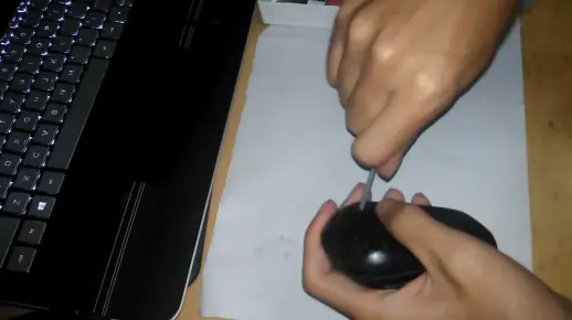 鼠标滚轮坏了,拆开看看_1