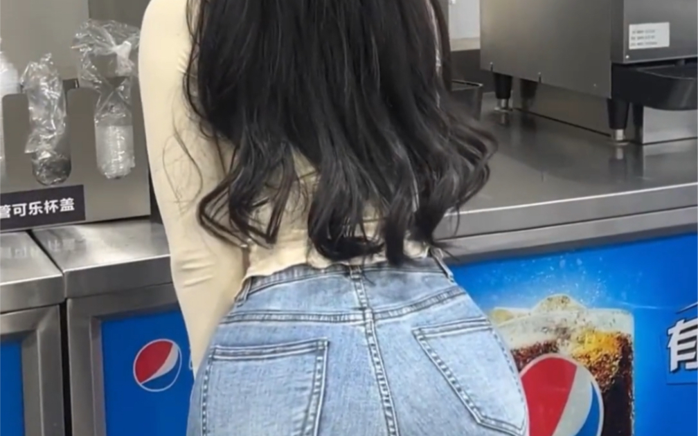 还是紧身牛仔裤显身材 太紧了