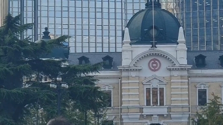 傍晚时分的大连中山广场