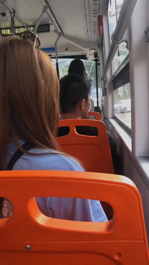 公交车上第一次认识的时候,我丝毫都没犹豫#情侣 #恋爱