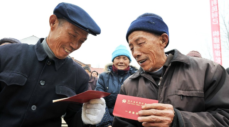 惠民养老政策推行!现在一年交100元,退休后一月就领回一大半?哔哩哔哩bilibili