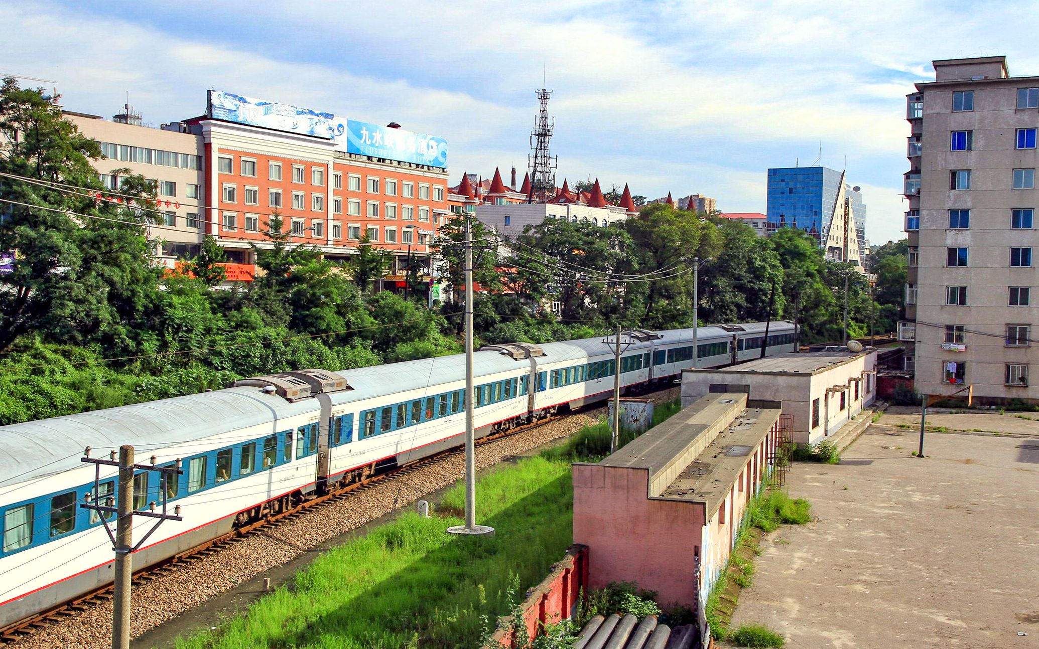 【原色25t跑快速】2009年国际列车k27次进入丹东市_哔哩哔哩_bilibili