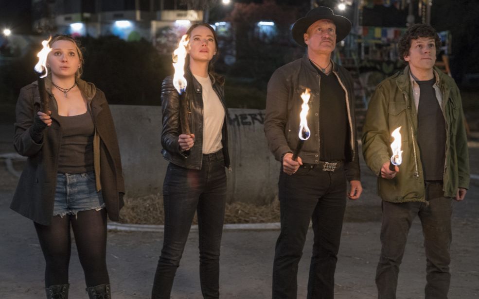 由艾玛斯通伍迪哈里森等主演的丧尸乐园2发布中字终极预告