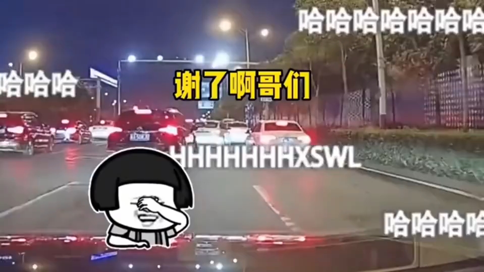 白车:哥们,你别加我前面你加他前面,等下他跟我都走不了哔哩哔哩bilibili